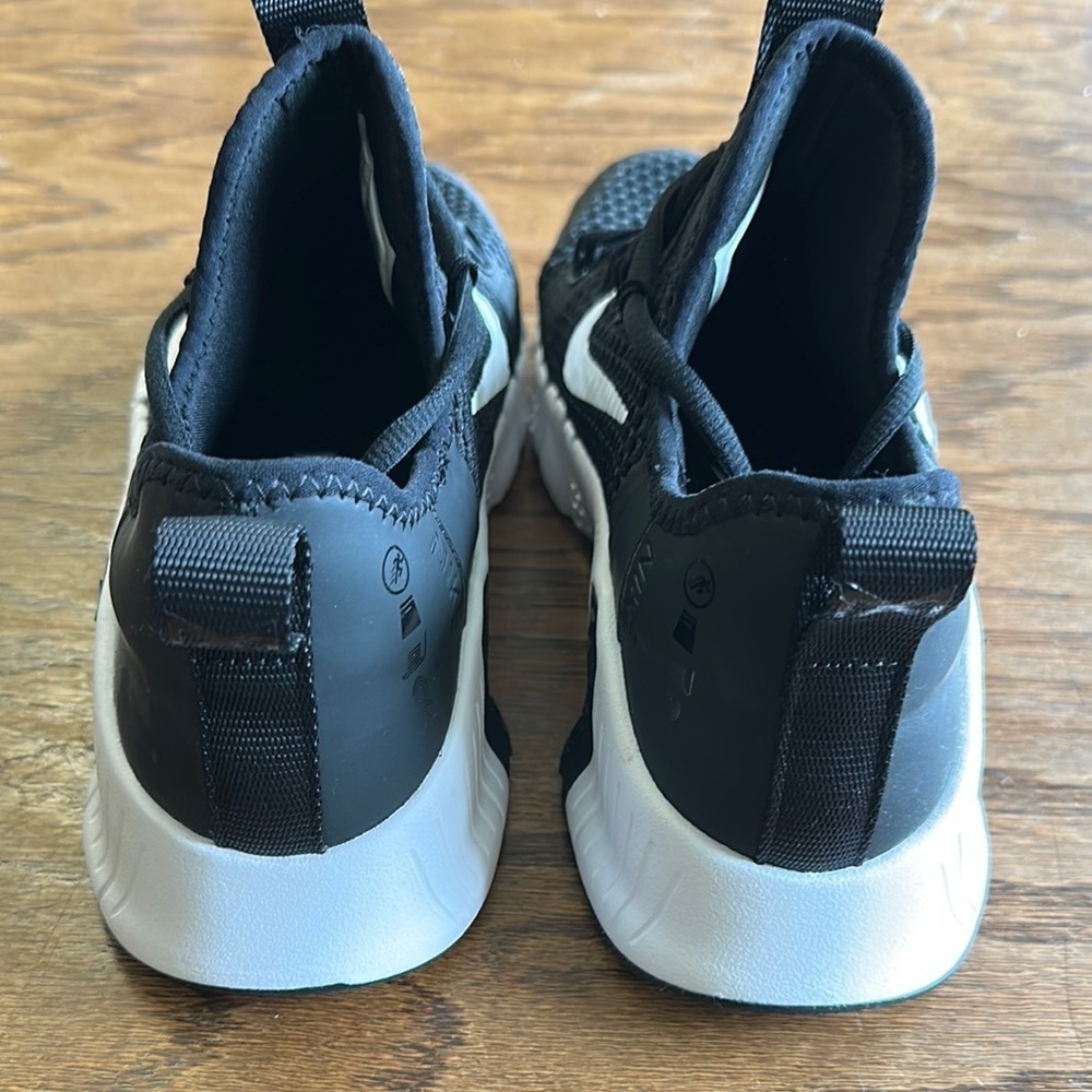 Nike Black Athletic Shoes - Picture 4 of 4